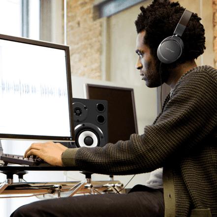 Behringer BH470 Compact Studio Headphones